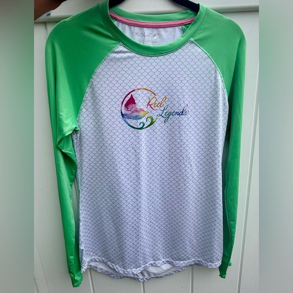 Women’s Reel Legends Swim Shirt Long Sleeve Quick Dry Material, Size Medium NWOT